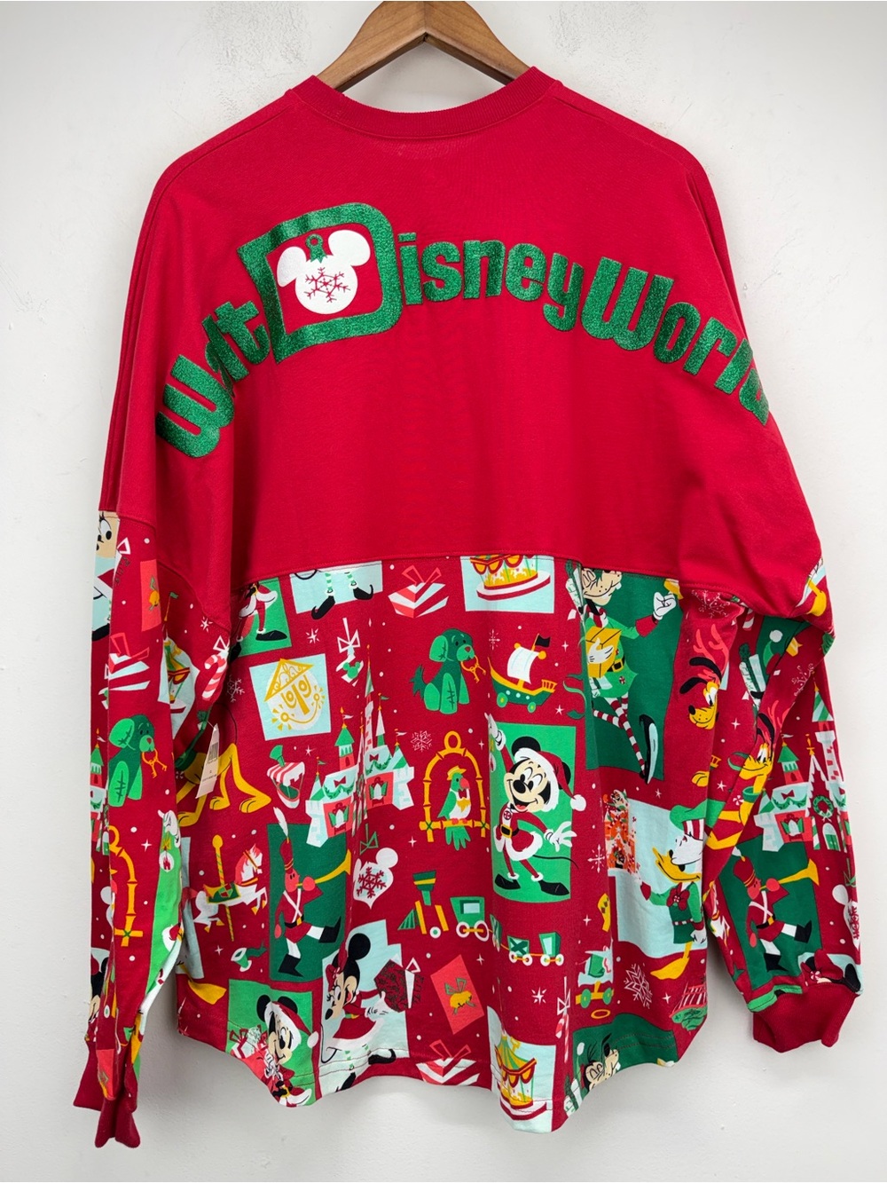 Walt Disney World size XL Red Holiday Mickey & Friends Spirit Jersey Top NWT - Picture 4 of 5